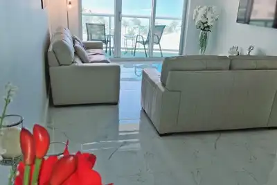 Image de Chic and modern 1-bedroom apartment with 0cean view, WiFi in vibrant Hollywood