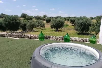 Image de Tipica Masseria immersa nel verde e tra ulivi secolari. animali domestici ammess
