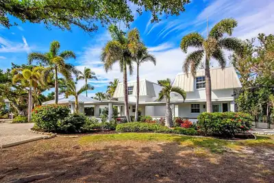 Image de Captain's Nest Sanibel, with Pergola on East End