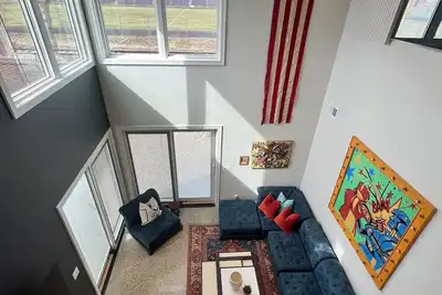 Image de New Modern Downtown Grand Haven Condo