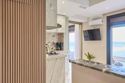Image de Wake to Waves: Stylish 1-Bedroom by the Shore