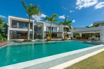 Image de Vista Largos: Luxury Villa w/ Chef, Waiter, Concierge & Golf Cart Included