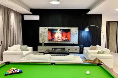 Image de Experience luxury & comfort at Maison D'Ophir's 3 bedrooms, billiard and more