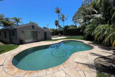 Image de Modern & spacious home with private salt water pool in a tropical resort setting