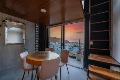 Image de Magical and cozy with incredible views of the Marina