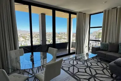 Image de Amazing Views  Walk to Dining & Nightlife