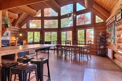 Image de Charming log cabine 2 Bedrooms 4 beds & Spa Private access to a beautiful lake