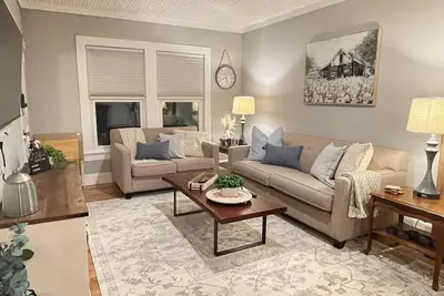 Image de 1920’s Farmhouse - 3bed/2bath - Pet Friendly
