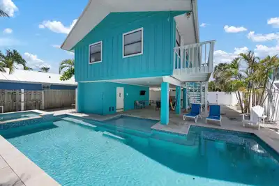 Image de ⚓Hidden Treasure Unit B! Modern duplex w/shared pool just 200 steps to the beach! ⚓