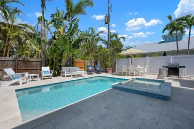 Image de ⚓Mermaid Sunrise! Coastal beach home w/pool 200 steps to beach! ⚓