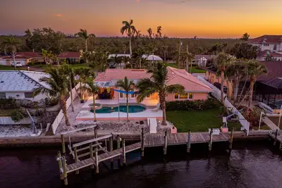 Image de ⚓Whispering Palms! Private canal side dock + pool w/spa! ⚓