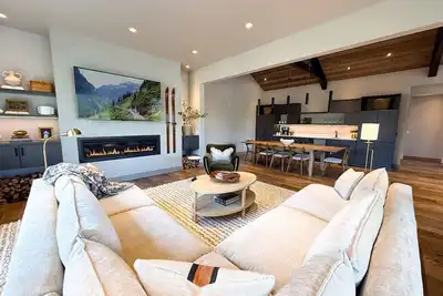 Image de Perfect Location | Brand New Luxury Villa | 4 Bed / 4 Bath | Sleeps 10!