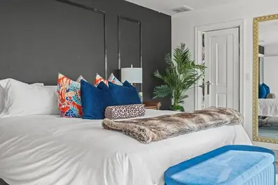 Image de Waterfront Mansion: Pool- Hot Tub- Private Dock- 6br