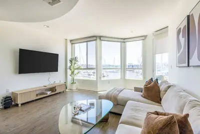 Image de Waterfront Bliss! Stylish 2br Retreat in Heart of Marina del Rey