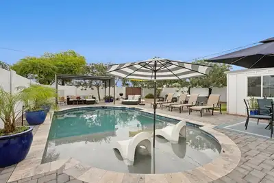 Image de *New* Reins & Rivets by PaseoHomesAZ *Heated Pool*