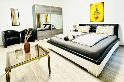 3br Apartment for 9p, 10Min to Fac Platz