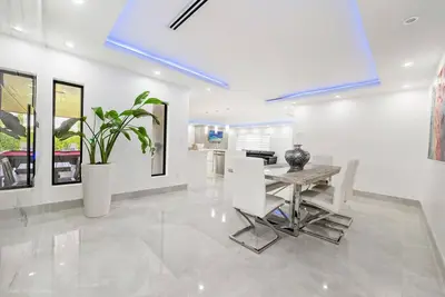 Image de Your Family’s Tropical Getaway! Homewith Pool, OutdoorDining, andPlenty of Space!