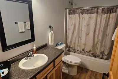 Image de 2 Bedroom Lower Duplex