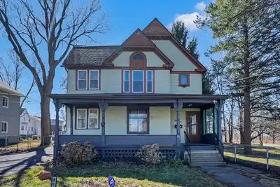 Image de \nNewly Renovated 3br Duplex-1st Fl | 5 min to Niagara Falls |Trails Nearby!