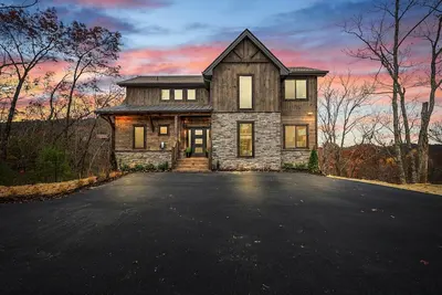 Image de Villa in Vogue/Stunning views/Heated pool/Hot tub!
