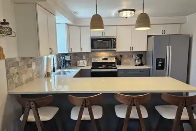 The Chincoteague Cottage, A charming recently renovated 2br, 2ba island home