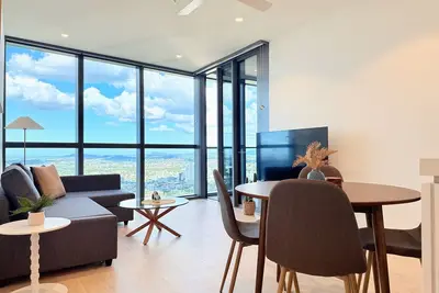 Image de Stylish Riverfront 2Bed Apt w/ Pool |Qwr