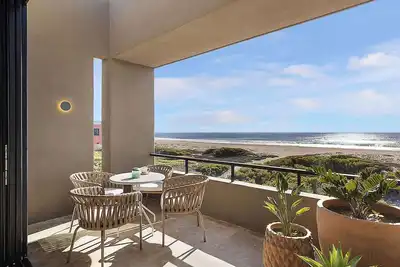 Image de New Beachfront Villa l Pool & Jacuzzi @ Cerritos