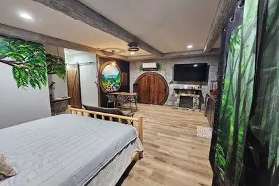 Image de Restin' Holes Ky Bourbon Trail A-Sauna-HotTub-Gym-Playground-Waterfall-Themed