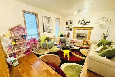 Image de Kid's Paradise 4br Home |Near West Edmonton Mall|AntonyHenday|A/C| Kingbed|Cribs
