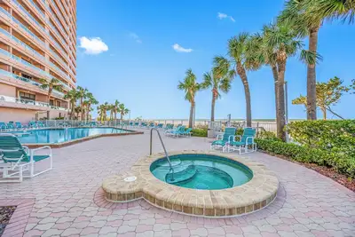 Image de Cbc 1-7b Updated Beach front Condo with pool, hot tub and tennis courts!