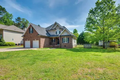 Image de Boat, Fish & Hike: Home w/ Deck in Mooresville!
