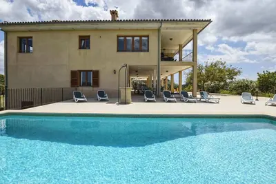 Image de Belle maison de vacances avec piscine