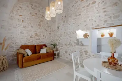Image de GuestHost - La Dimora di Aline - Amber Apartment
