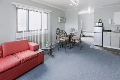 Image de Charming Room w/ Private Bath and Wi-Fi in Brownstown!