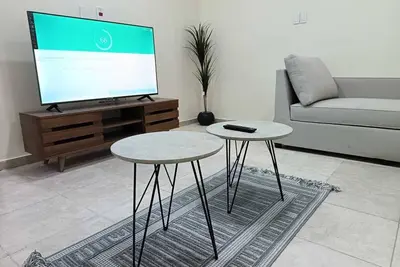 Image de 1 and 2-bedroom fully furnished apartment in beautiful Dammam with Ac, WiFi,