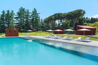Image de Villa à Nunziata avec 6 chambres à coucher, 14 couchages