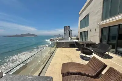 Image de Elegant Penthouse on the Malecon By Gps