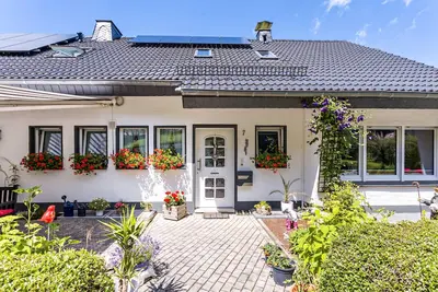 Image de Appartement 'Am Waldrand' avec vue sur les montagnes, terrasse partagée et Wi-Fi