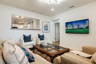Image de Stylish 4br SoCo Gem with Free Parking❤️ | Near Downtown & Zilker Park