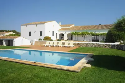 Villa à Mercadal avec 4 chambres à coucher, 8 couchages