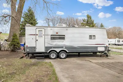 Image de Travel Trailer on Lake in Lakeshore Campground/1 Bedroom/ Sleeps 4