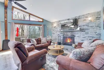 Image de Lakeview Escape with Hot Tub & Fire Pit