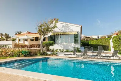 Image de Villa Ă Sant LluĂs avec 4 chambres Ă coucher, 8 couchages