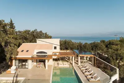 Villa à Corfou avec 6 chambres à coucher, 12 couchages