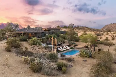 Image de Botanicals by Cohost Company | Pool, Spa & Views