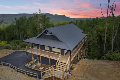Image de Lux 3 Bedroom with Huge Views, Fire Pit, King Beds, Game Room, Resort Amenities!