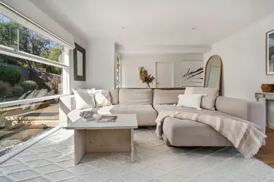 The Blairgowrie Gem - Luxury group getaway for 10. Pet friendly.