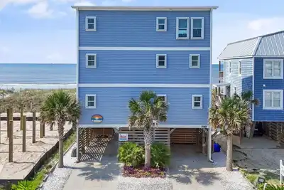Image de Gorgeous 5 Bedroom 4. 5 Bath House, Oceanfront, Elevator, Sleeps 12