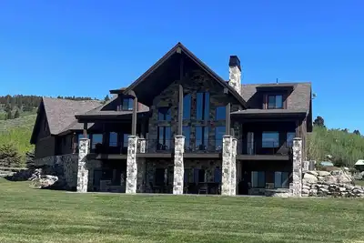Image de Henrys Lake Walkout Cabin