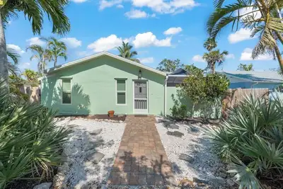 Image de Tipsy Turtle: Charming 3-Bedroom Beach Cottage!